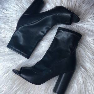 Steve Madden Urbanite Open Toe Bootie ✨👠